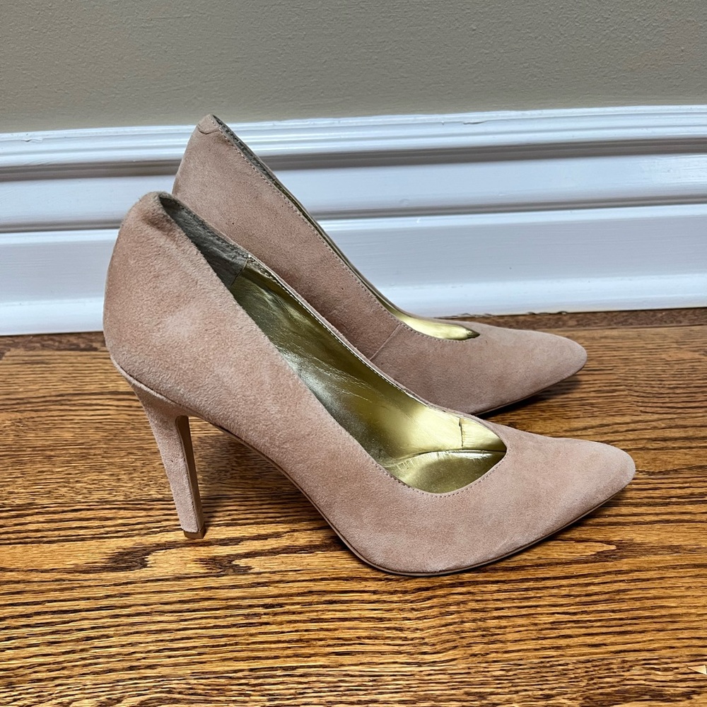 BCBGENERATION nude suede pumps